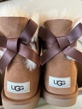 UGG Mini Bailey Bow boots(NWT)
